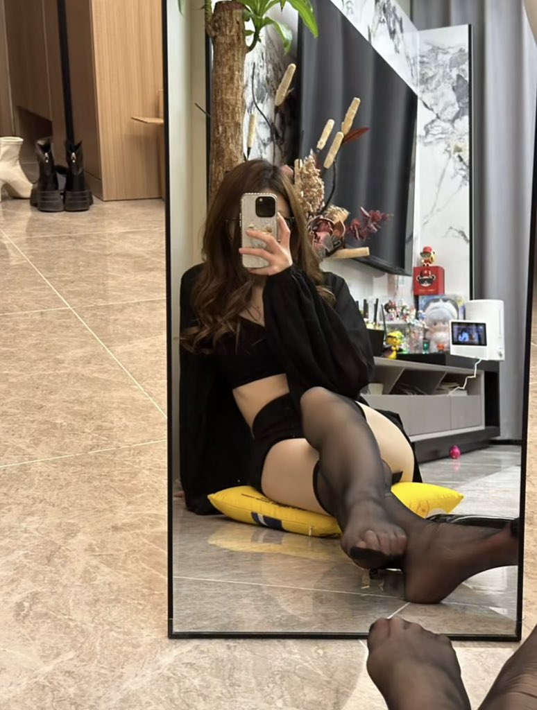 CDdsh6's tweet photo. 累谁能包养我🤪🫠🫠
#伪娘 #制服诱惑 #丝袜 #药娘 https://t.co/B9LC8o2FsY