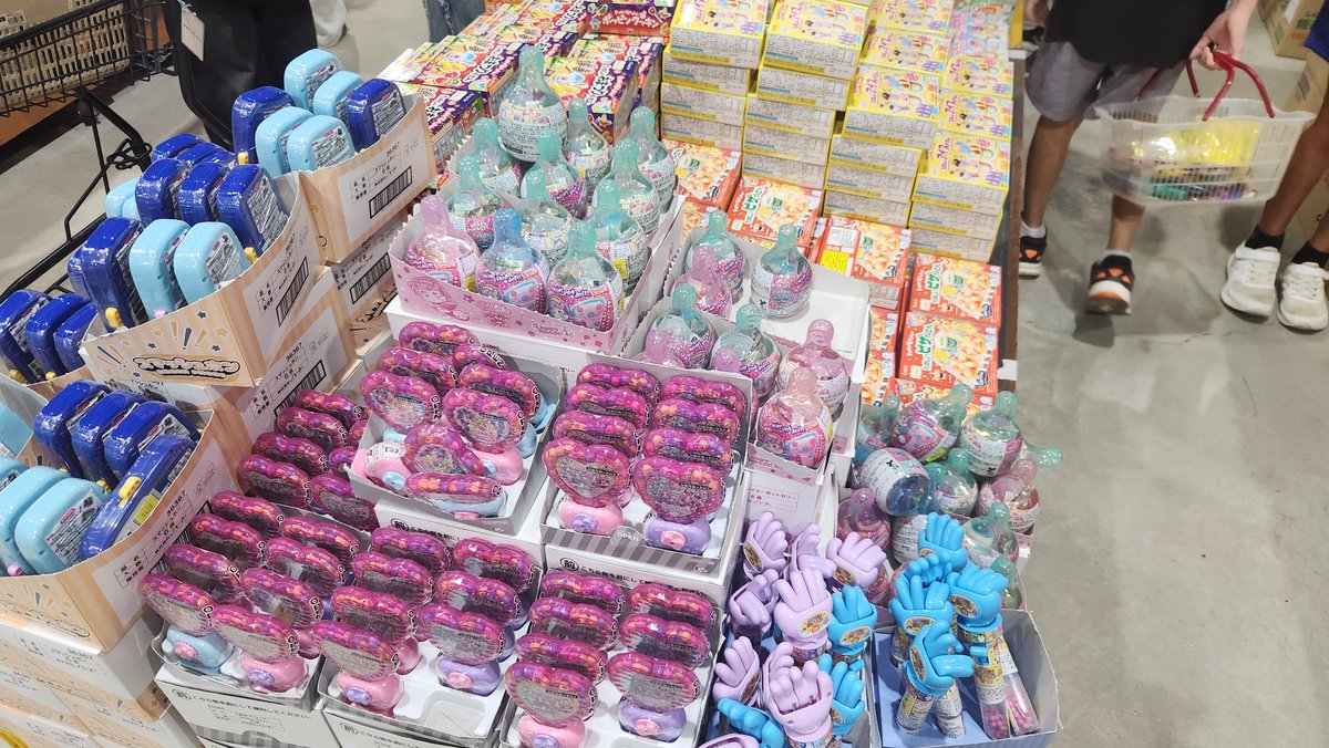 Bemax_Official's tweet photo. 毎年恒例になりつつあります
#日本一の駄菓子屋 https://t.co/pYiz19vOBM
