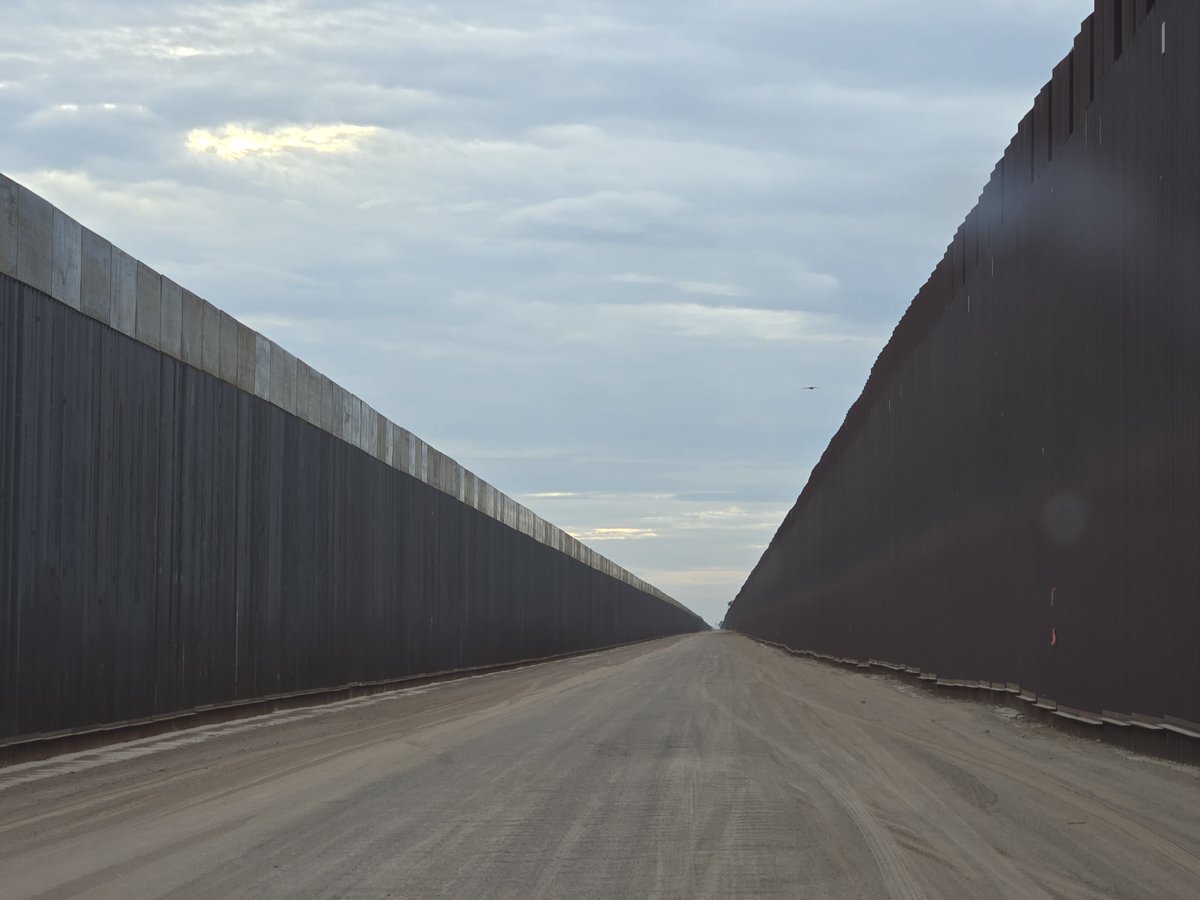lawmanbs1's tweet photo. @EricLDaugh Secondary walls are going up quick. I have been working up and down southern California to Yuma. Beautiful site!! https://t.co/RS9WXUuWiO