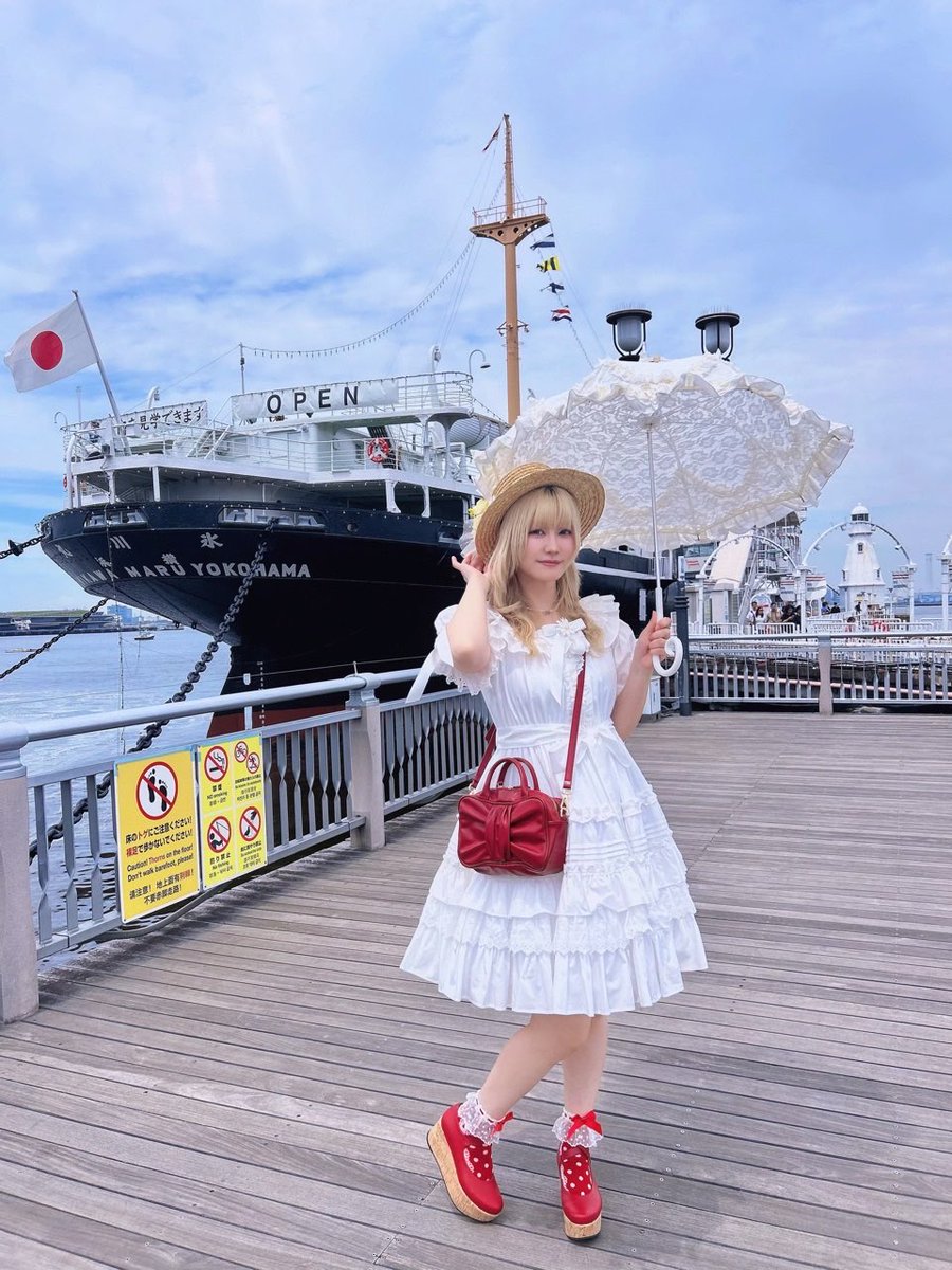 hibiku_yamamura's tweet photo. 私の船ですポーズ🚢（私の船ではありません） https://t.co/NP1z3MA3aX