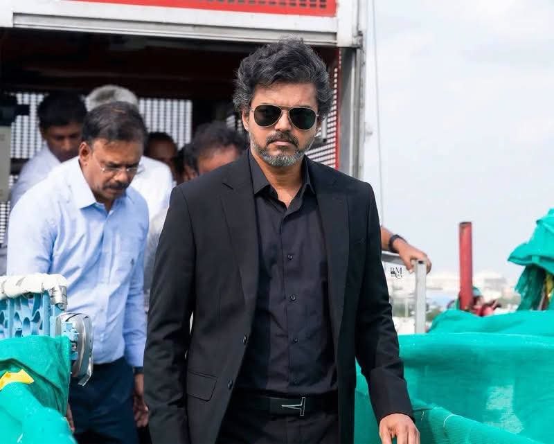 SnickersOffcl's tweet photo. விஜய் லாம் ரெண்டு சீட் மட்டும் தான் ஜெய்ப்பான்னு சொன்னவன் முன்னாடி..

போய் ரெண்டு‌ தடவ EVM மெஷின் செக் பண்ண அனுப்பி விட்டாரு  

#வரலாறு 🔥🔥 https://t.co/5kzlHMIZOw