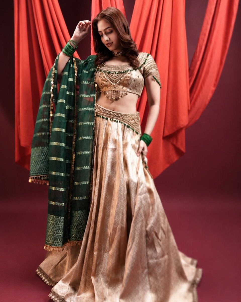 sleepybubblez__'s tweet photo. Mayya Mayya girl 😌😌✌️🔥🔥🔥🔥🔥🔥
Karuuuuuuu body card and face card ❤️❤️❤️❤️❤️❤️
@GossipsTv @indiaforums @netflixindia #aaru #karishmasawant #yrkkh #naagin8 #billionare #karishma #sawant #arohi #naagin7 #Leadactor #casting #viral #sonytv #kukutv #storytv #colorstv https://t.co/t0esl1h3Gg