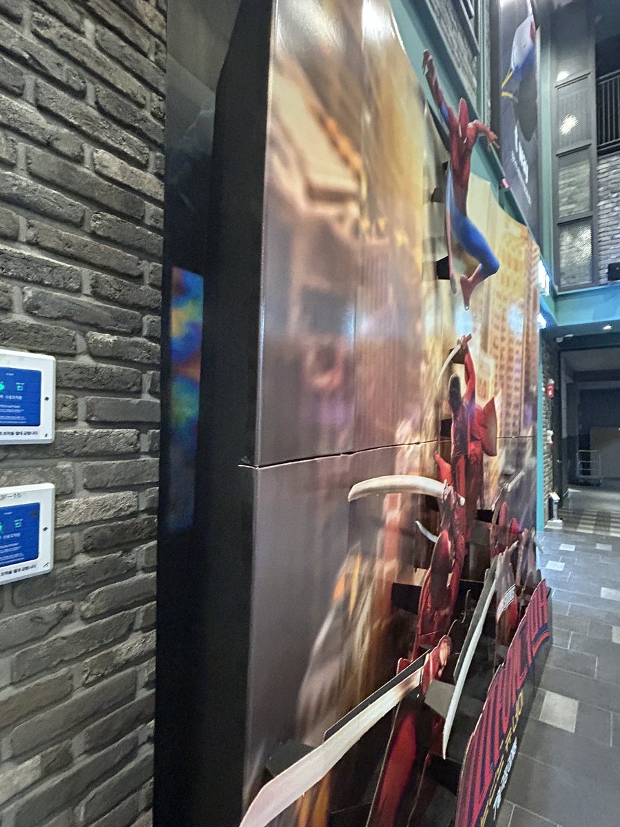 ullallajm's tweet photo. 거미남자에게 밀린 호프 근황

스파이더맨구조물뒤에호프대왕포스터있음 https://t.co/hFjJ0vSLRm