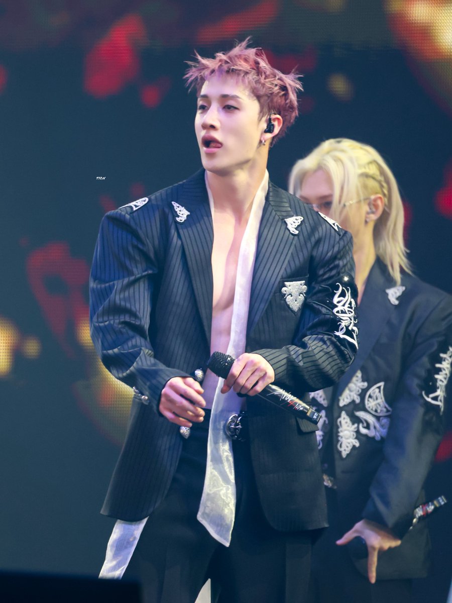 TT_3racha's tweet photo. 260729 "RUN IT" Seoul Day 3

#BangChan #방찬 #方灿 #バンチャン 
#StrayKids #스트레이키즈 https://t.co/nGzER4eYD4