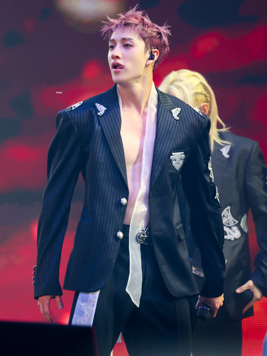 TT_3racha's tweet photo. 260729 "RUN IT" Seoul Day 3

#BangChan #방찬 #方灿 #バンチャン 
#StrayKids #스트레이키즈 https://t.co/nGzER4eYD4