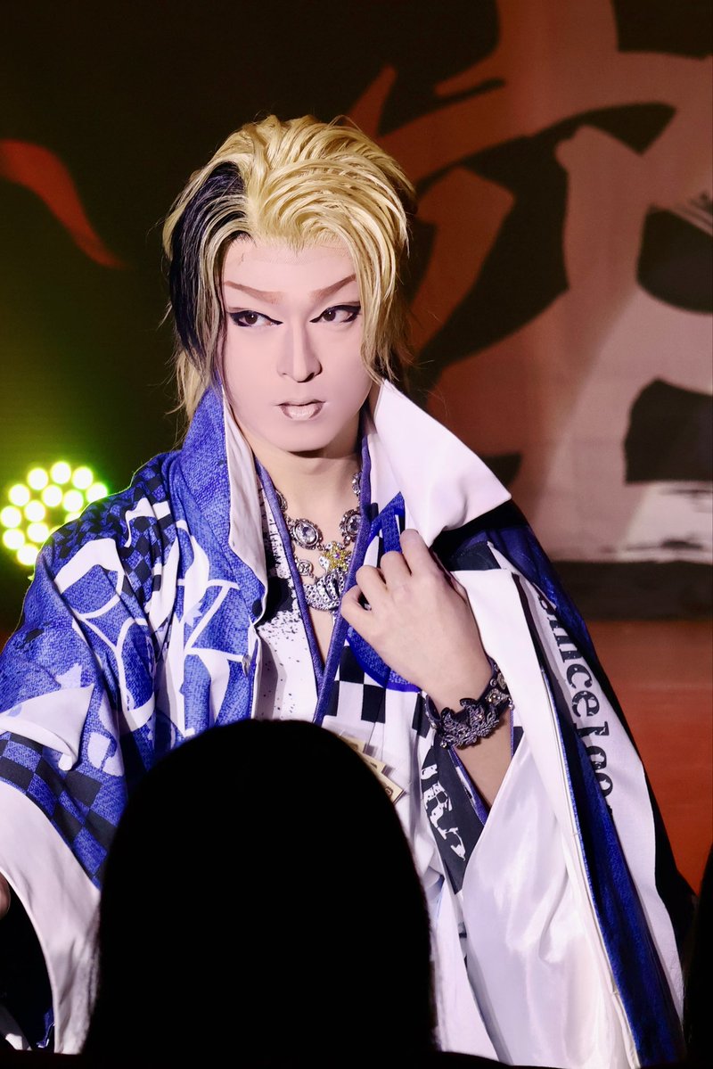 ka__i__8's tweet photo. ┈┈┈┈┈┈┈┈

生まれた星のもとが違くたって
偶然と夏の魔法とやらの力で
僕のものに

┈┈┈┈┈┈┈♩高嶺の花子さん
#宝海大空 #宝海劇団 #ぶらり劇場大平楽
両手にじゃがりこ https://t.co/EizUlJZRS2