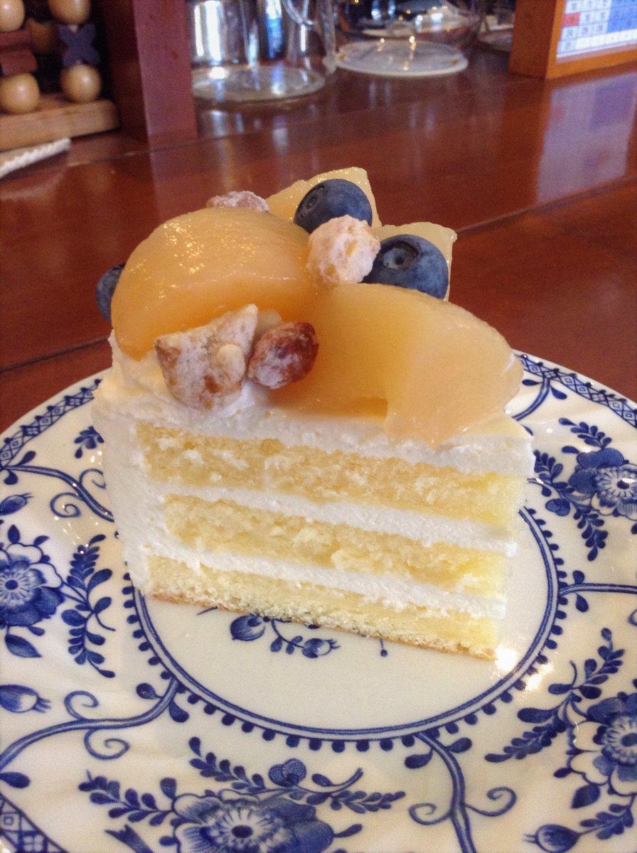 Cafeburuxu's tweet photo. 7/30スイーツメニュー
・ラムドライフルーツのパウンドケーキ　￥500
・シフォンケーキ　￥500
・フロマージュプリン　￥500
・ウィーン風ベイクドチーズケーキ　￥820
・桃とナッツのレアチーズショートケーキ　￥850
・珈琲ゼリーサンデー　￥820
＊フルーツは桃に変わりました
＊(税込)価格です https://t.co/c6qbtz52Wx