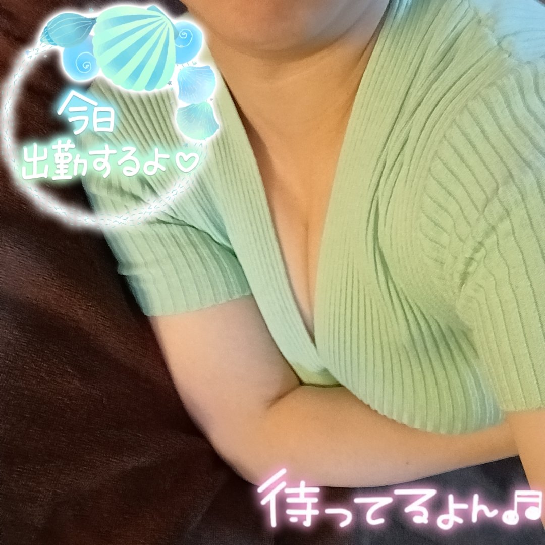 iro_rabona's tweet photo. お疲れ様です🎀
​今日の夜、お時間ある方いらっしゃいますか？🥺
たっぷり甘やかして日��の疲れをスッキリ忘れさせちゃうので、ぜひ会いに来てくださいね💕
​📅 本日のシフト
[20:30] 〜 [2:00] までお待ちしてます！
​#メンエスセラピスト #今日のエス #癒やし https://t.co/4wLuPYEXgY