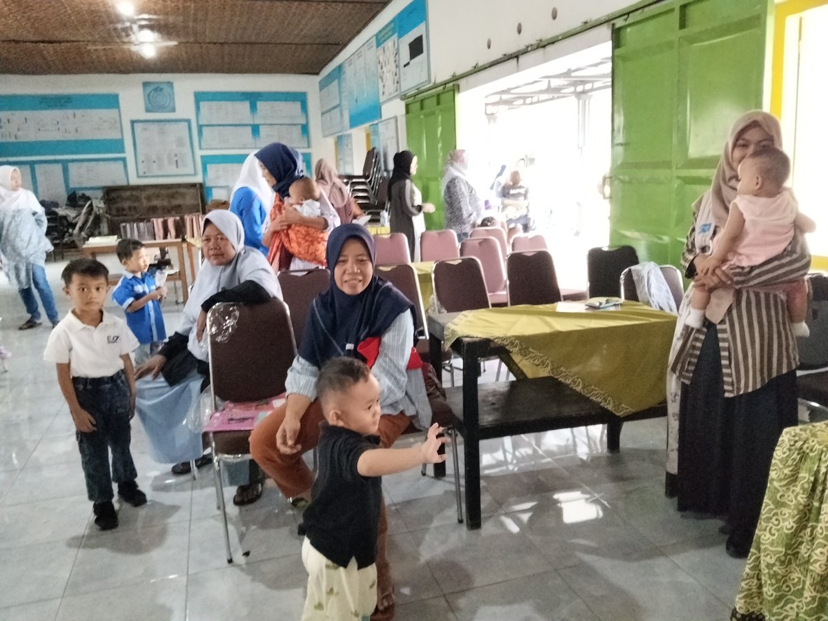 DesaJimus's tweet photo. Kegiatan pemeriksaan HB bagi balita di Balai Desa Jimus https://t.co/30bUZjkKEU