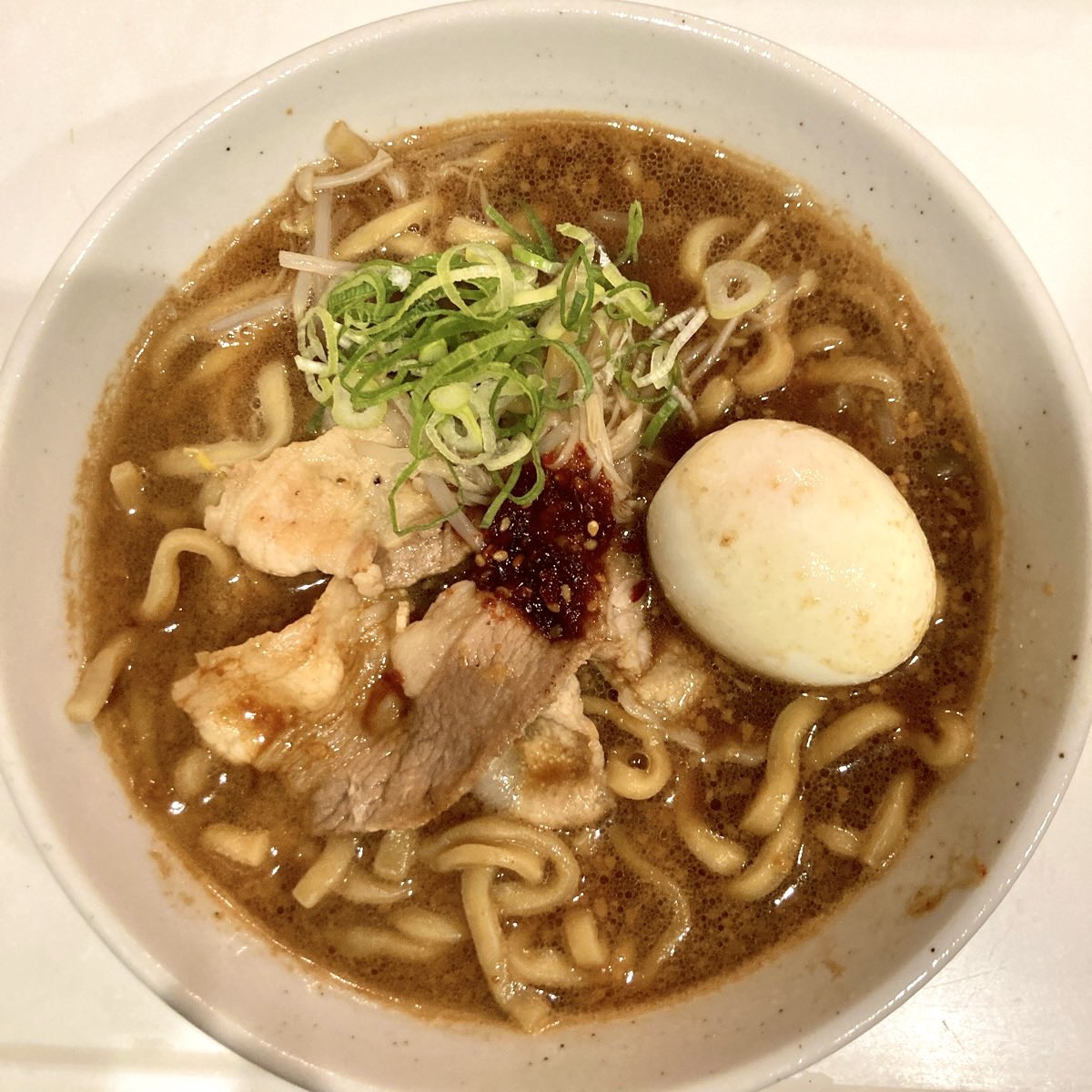 ogatanks's tweet photo. 豚とにんにくとあぶらの麺ワシワシラーメン🍜
濃ゆ！パンチ強っ！😵 https://t.co/zMtGF50lKQ
