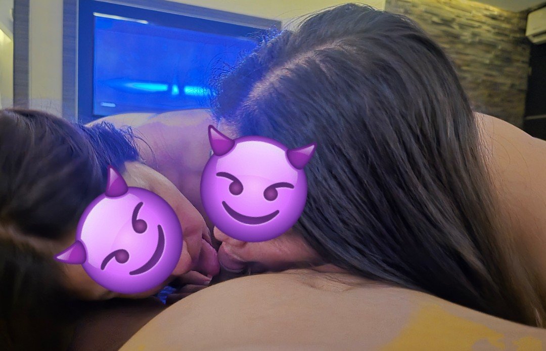 FridayRomanSW's tweet photo. Que pasen una noche tan rica 🔥  como nosotros 3 
Nos fascinan las 🦄... ella es nuestra Dra favorita 😈 https://t.co/MOjr0oP32r