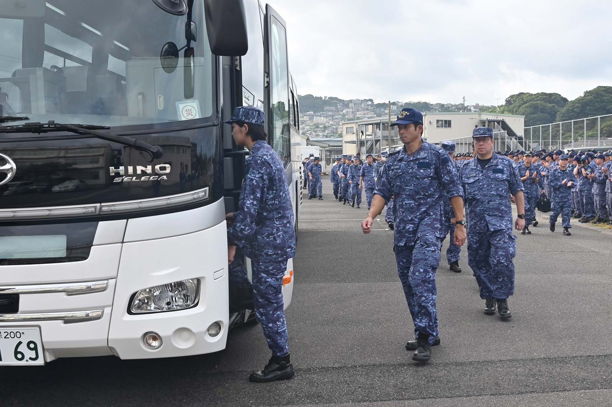 jmsdf_srh's tweet photo. 【#佐世保地方隊 #災害派遣 活動】
 　#海上自衛隊 佐世保地方隊は、令和８年熊本地震に伴う入浴支援活動に従事する隊員の出発及び見送りを行いました。
 #被災者のため #一刻も早く #命を守る #海自佐世保 https://t.co/aQVanexr4l