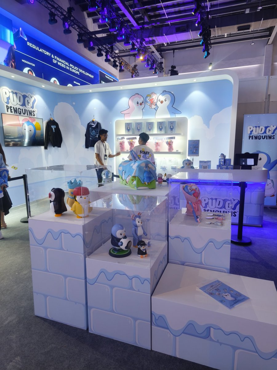 DrJames2201's tweet photo. At the @dyli_io booth for @UltraWeb3Fest.

Checking out the @pudgypenguins x @kakawow_global hobby boxes, the surprise card binder, and the event-exclusive promo card. https://t.co/r1Edm7Gxpf