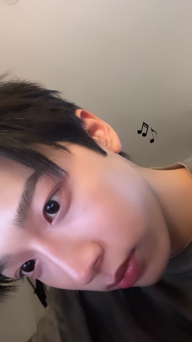 nexxoyou's tweet photo. เน้กขึ้นชื่อเรื่องงานผิวดีมาก คนชมนางตลอด ทั้งฟค.ทั้งคนที่ร่วมงานด้วย เวลาไปไหนพิธีกรทักตลอดว่าผิวเนียนมาก จำได้ว่าไลฟ์ไลน์แมน อีเวนท์ไหนสักที กับรายการอะไรนี่แหละ พิธีกรเขาตกใจว่าทำไมผิวดีขนาดนั้น แต่ไม่มีใครพูดชื่อแบรนด์ของที่น้องใช้เลย เพราะงดฟรีมาเกตติ้งสุดๆ เซฟให้มากๆ https://t.co/Jnnh5bZYUS
