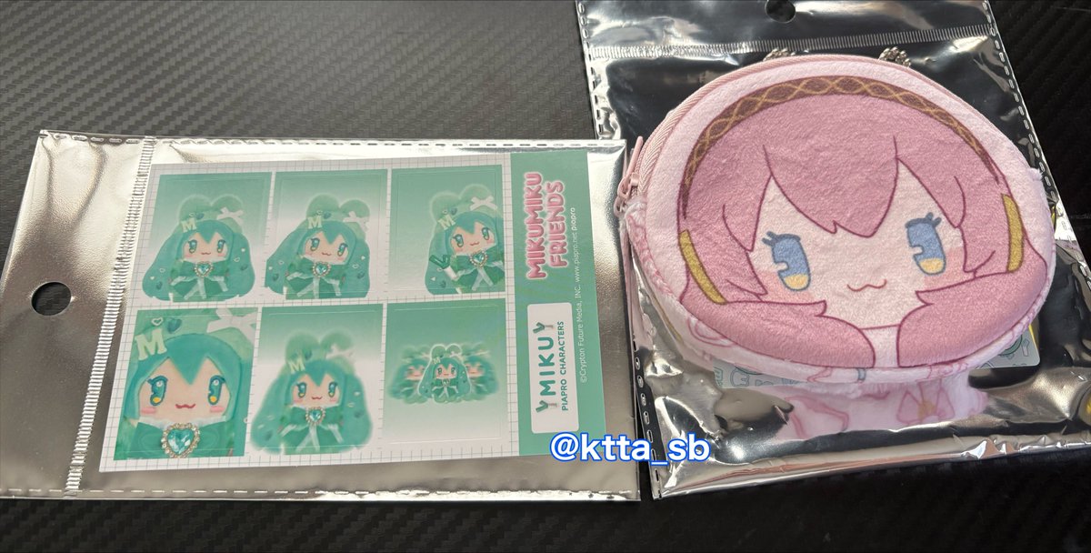 ktta_sb's tweet photo. 【交換】
キャンドゥ CanDo 百均 100均 ボーカロイド 初音ミク ピアプロ

【譲】
フェイスポーチ 巡音ルカ
バラエティシール 初音ミク

【求】
フェイスポーチ KAITO
バラエティシール KAITO

郵送＞マジミラ大阪15･16、幕張全日 手渡し https://t.co/Rz273gqR73