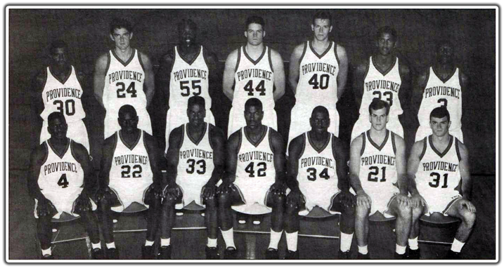 MatPoluszanczyk's tweet photo. Maciej Zieliński w zespole Providence Friars (#24). "Leworęczny Michael Jordan z Polski" - jak mawiał o nim kolega z drużyny, późniejszy trzykrotny mistrz NBA z Chicago Bulls, czyli Dickey Simpkins 🫡 #KoszKadra #NCAApl #NBApl #plkpl https://t.co/4UNn8Q7eBX