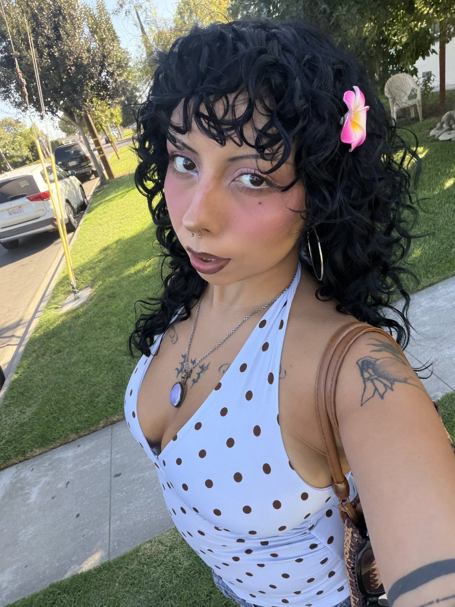 hunnydrip's tweet photo. 🏹🤍🦢 https://t.co/zfOgbs0klO