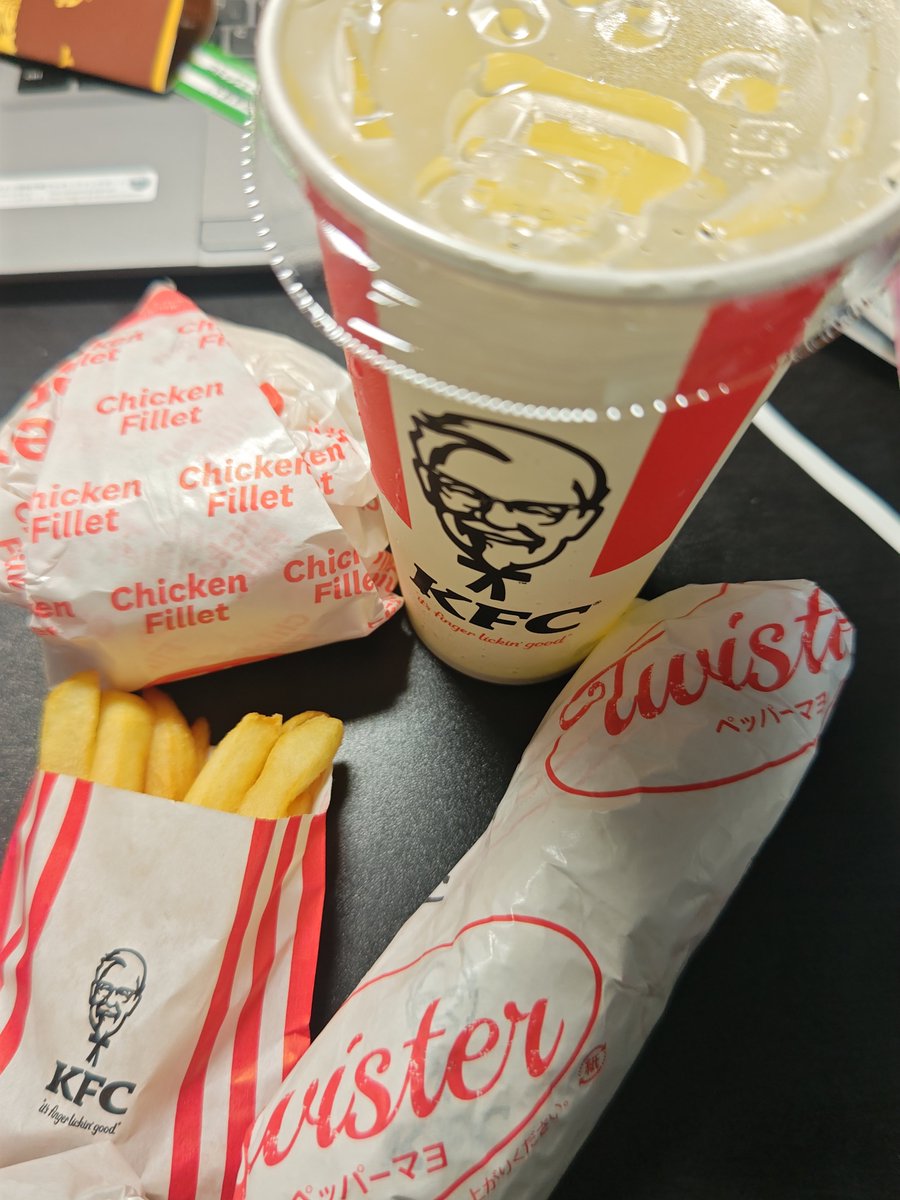 vguj578's tweet photo. 久しぶりにケンタいただきます😋 https://t.co/BXWWWS1GO4