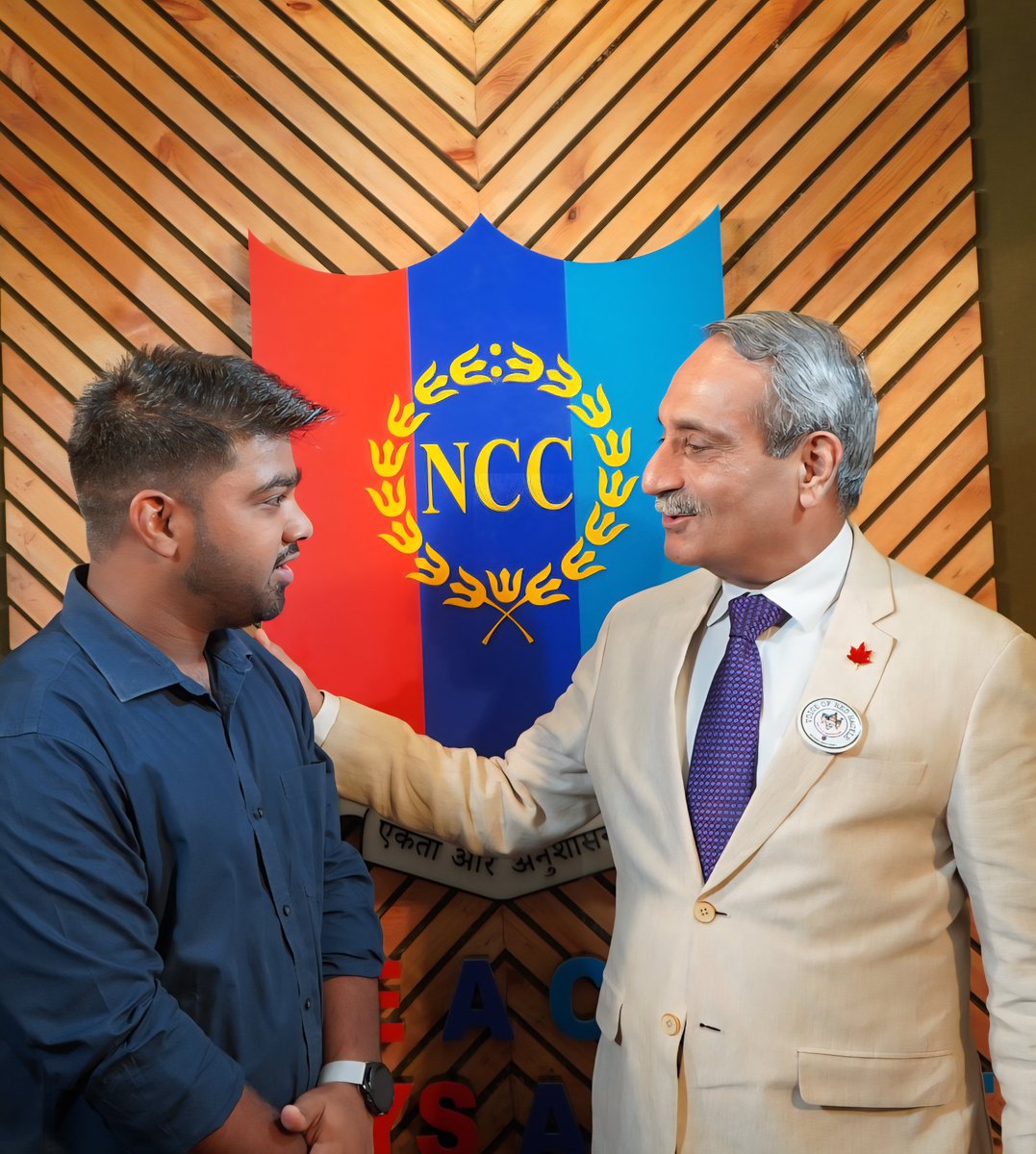 TheSatishDua's tweet photo. "Sir, I was shot seven times during the 26/11 hostage rescue operationat Taj, as part of Maj Sandeep Unnikrishnan's team", said Nb Sub Sunil Jodha, as he brought his son to meet me at an NCC event.

I was myself inspired to meet this frontline hero.
A General Salute 🫡
Jai Hind🇮🇳 https://t.co/IT5YHrfJQW