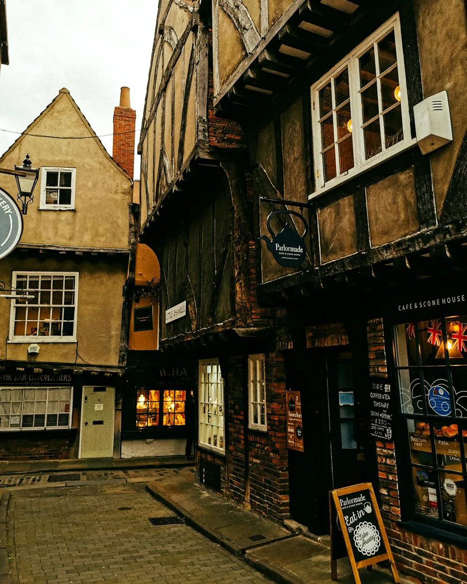 Natursee's tweet photo. Pure history 

York, England 🇬🇧 https://t.co/uVRLxj9C38