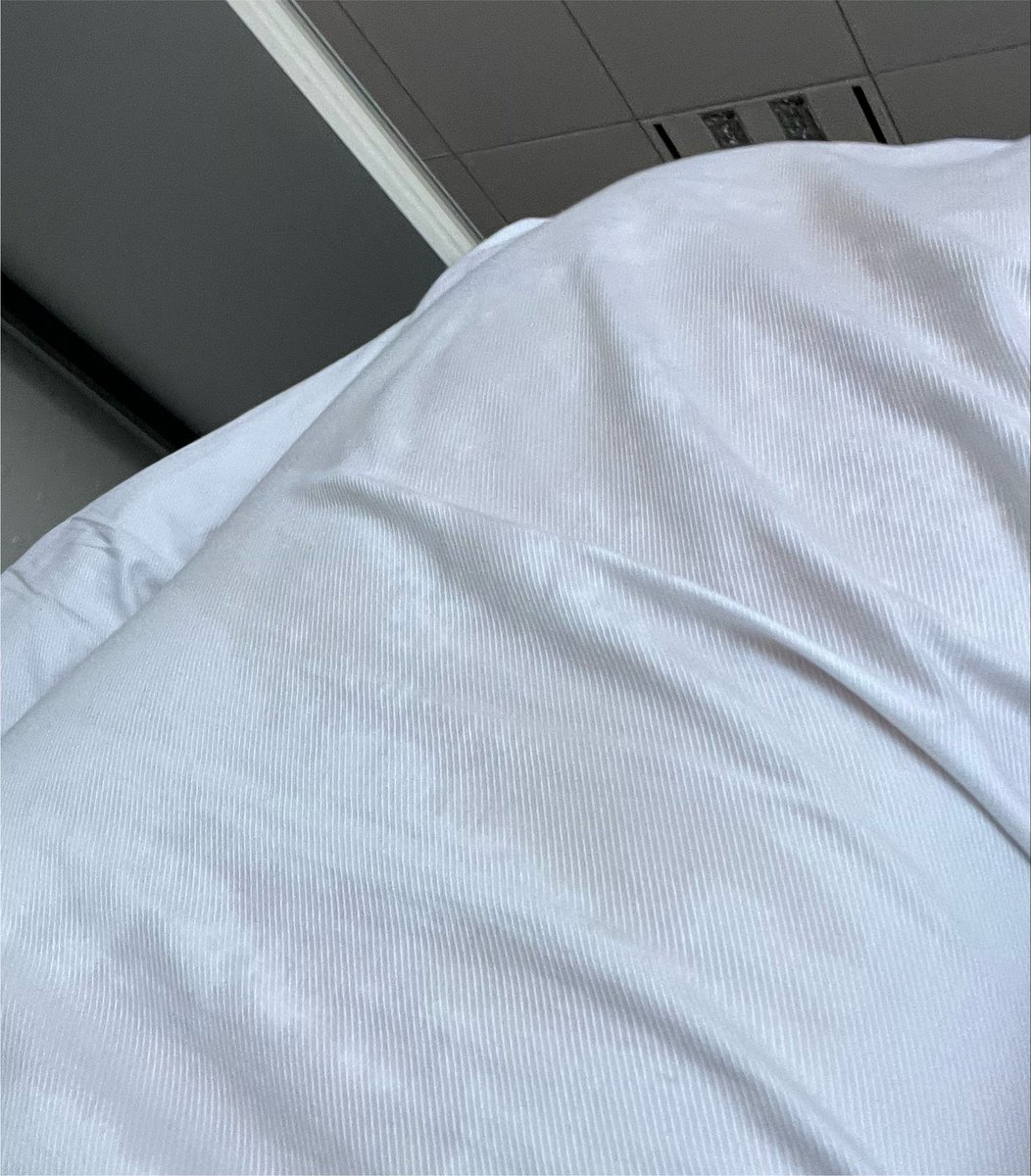 h0905111's tweet photo. 健身房洗完澡出来，吃了个饭，又湿透了，夏天什么时候才能过去 https://t.co/g5I9iOdPaS