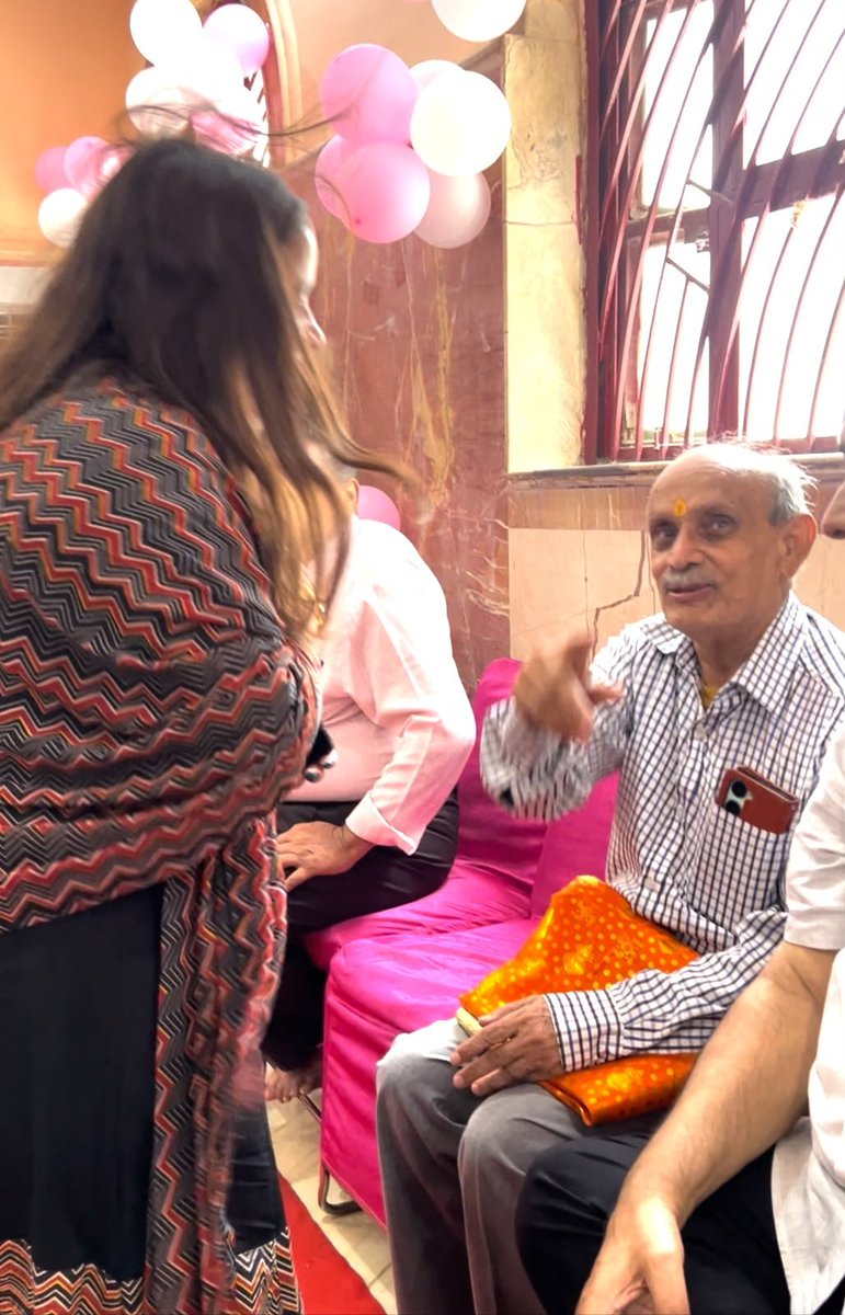 AlkaSharmaAAP's tweet photo. साईंनाथ मंदिर, कबूलनगर के 20वें स्थापना दिवस के अवसर पर पूर्व विधायक श्री विपिन शर्मा जी द्वारा आयोजित कार्यक्रम में सम्मिलित होने का अवसर मिला ✨
इस पावन अवसर पर बाबा के श्रीचरणों में मत्था टेककर उनका आशीर्वाद प्राप्त किया
ॐ साईं राम 🙏 https://t.co/LtpdKCHPH4