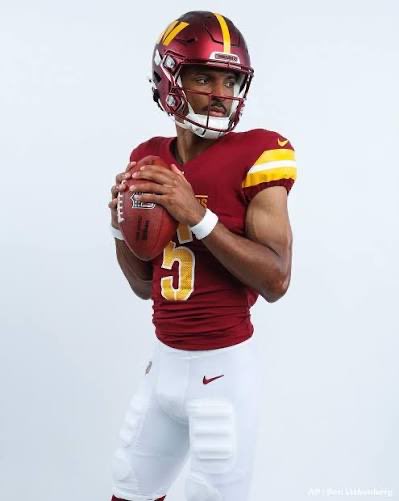 zynister6's tweet photo. @Kirsten_Tanis1 Some of the posts in seeing about the summer shred make it seem like Caleb looks like this…

My QB is still a baller 🧊

🐻⬇️ https://t.co/tTvYP3ynkX