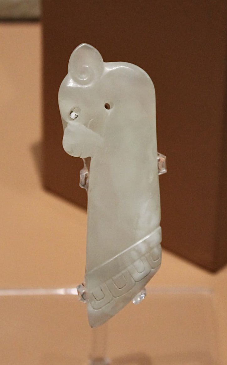 aldo_sauza's tweet photo. Cetro mexica.

La pieza proviene del Centro de México. Fue elaborada con una pequeña piedra de travertino o tecalli. Representa un cetro o bastón con una cabeza de venado en la parte superior. Este objeto estaba relacionado con Xiuhtecuhtli, deidad mexica del fuego. https://t.co/YIOnXLIevE