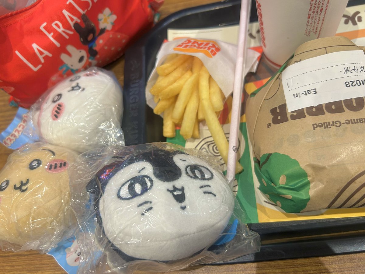 fafa0501m's tweet photo. 休憩🍔セイレーン手に入れた〜ちゃんと人魚までいるよ〜 https://t.co/tQybClnZ4s