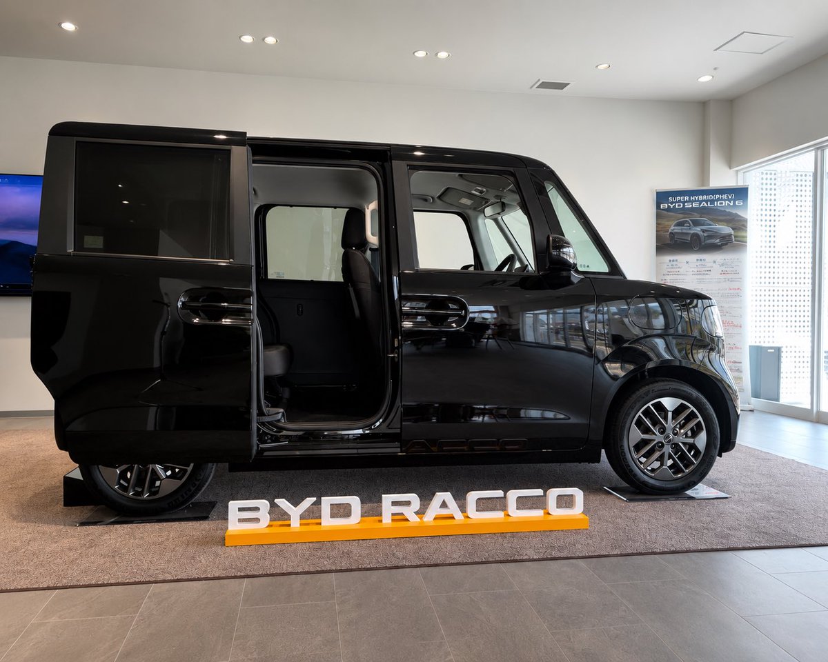 byd_japan's tweet photo. 近畿地方初のサテライト店舗
「BYD AUTO 彦根」 が8月1日（土）にオープン。

軽EV BYD RACCO を、
ぜひ試乗でご体感ください。

その走りも、静かさも、使いやすさも。
乗ることで、RACCOの魅力を感じていただけます。

皆さまのご来店を心よりお待ちしております。

#BYD #BYDRACCO #RACCO #軽EV #BYDAUTO彦根