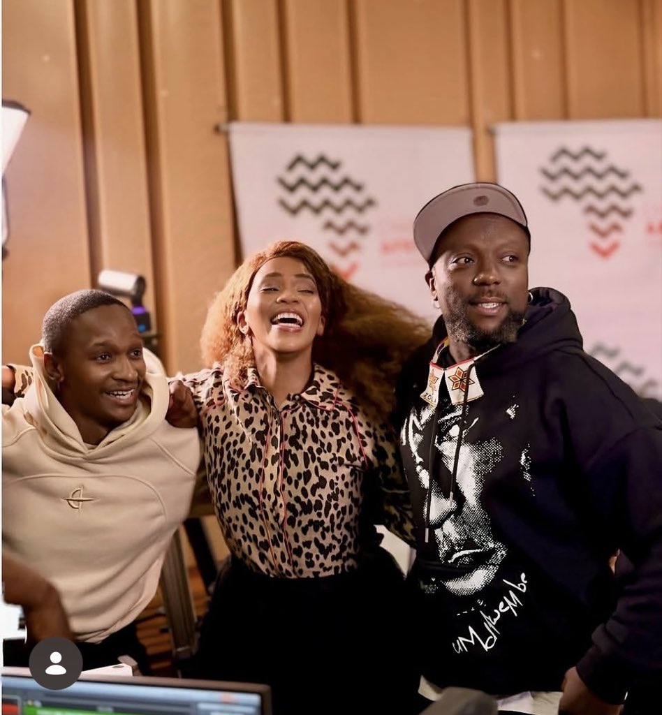 PoppyIsMyName's tweet photo. An icon !!! Thank you, Zola 7. 🥳🙌❤️
#TheUpside @channelafrica1 🎙️
📸 The Kreatives Agency https://t.co/VCWgAmk7Hl