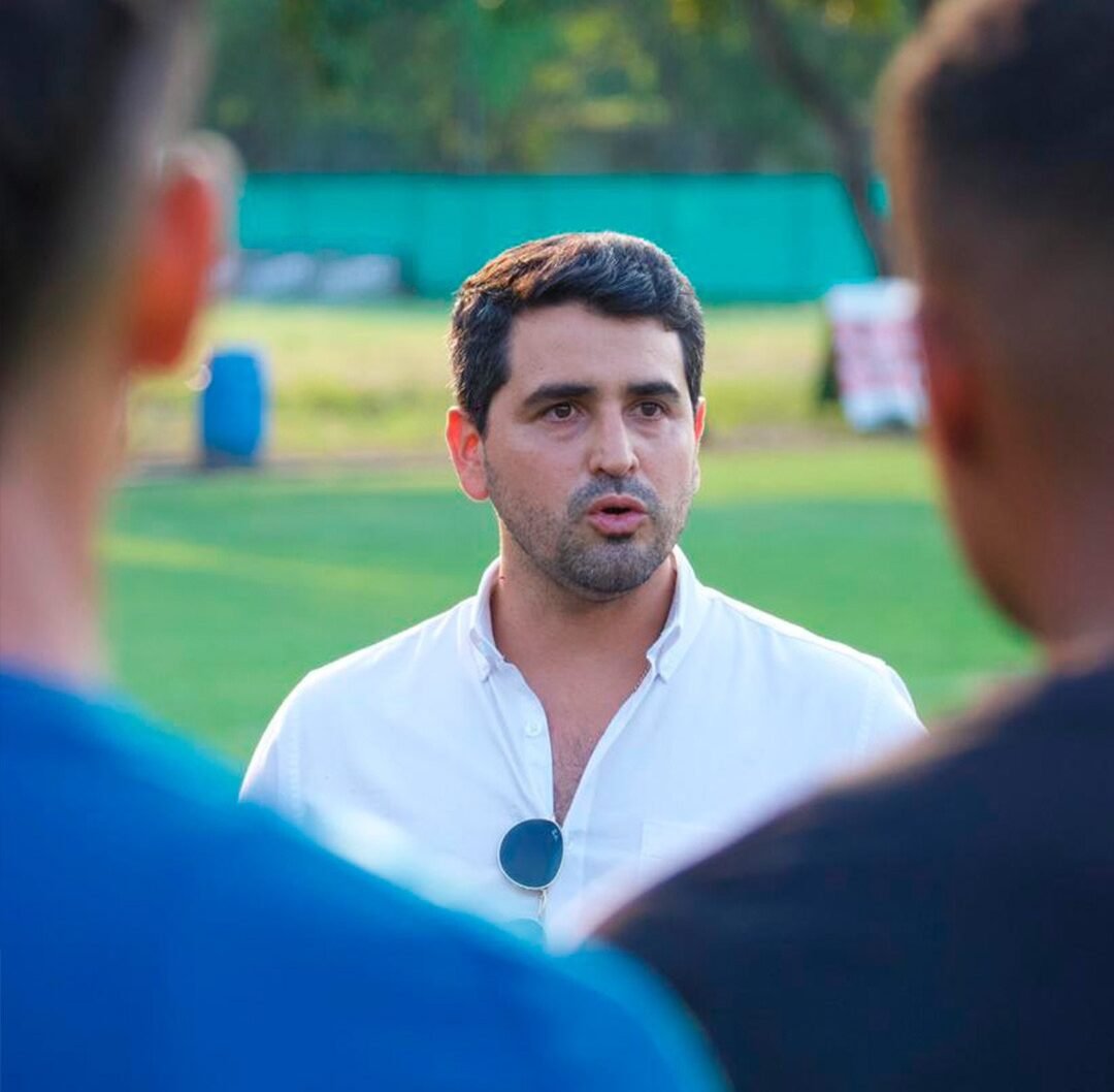 justDant_'s tweet photo. Hablar es fácil, pero pagar 500 mil dólares en deudas a la FIFA es otra cosa.

El presidente de Emelec @JDJimenezV ha saldado todo lo pendiente y con esto se podrá inscribir a los nuevos refuerzos azules.

Me sumo al pedido de llenar el Capwell el sábado. https://t.co/gf148GaZ6p