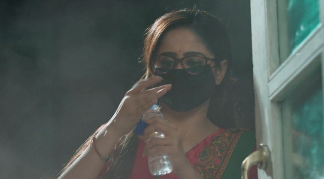 ayeshaxsukoon_'s tweet photo. From no plan to instantly making a full proof plan to kidnap the bride😂
Burnt camphor nd used the ac vent to reduce people's visibility by smoke, distracted everyone, spiked psycho's water nd removed her successfully without anyone's notice.
#AyeshaSingh #Mannat https://t.co/EiWsIVy4p2