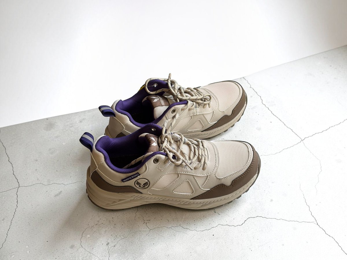 anzenwork's tweet photo. 機能性＆品よくおしゃれなデザイン✨

👟 コーコス MW3301

✅ JSAA A種認定
✅ 耐滑・耐油ソール
✅ つまずきにくいトゥスプリング設計
✅ 約330g（26.0cm片足）の軽量設計

現場はもちろん、倉庫・物流・工場など幅広いシーンで活躍します！
#安全靴 #コーコス #安全ワーク https://t.co/psTv7iAAw4