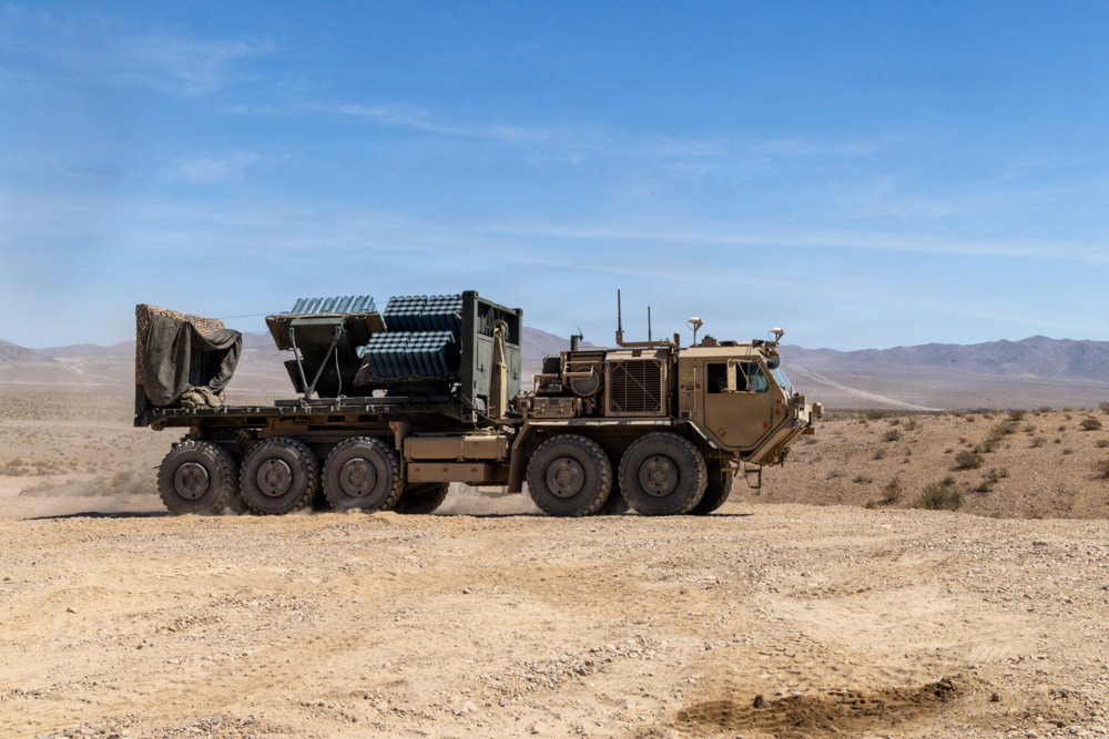 4thInfDiv's tweet photo. Hands-on with ground tech. At Fort Irwin for #PCC6, @4thInfDiv Soldiers are testing Bradley & Abrams systems alongside support platforms. We are experimenting with these capabilities to build future combat power. #ArmyModernization #Innovation @USARPAC @I_Corps https://t.co/5U1upAhFck