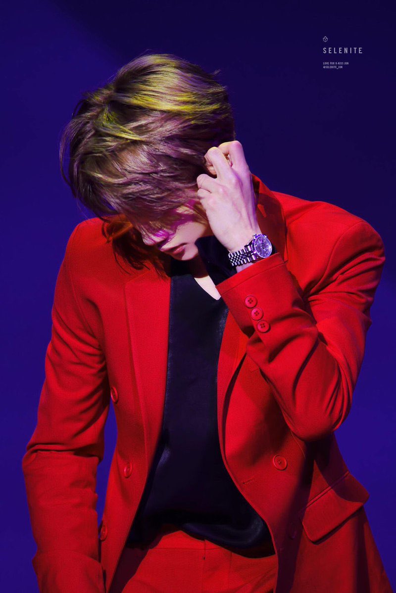 2junzer0's tweet photo. 이때준영님을봐줘……….. 20대초반이 이렇게 꼴려도됨? https://t.co/bmsua90Jur