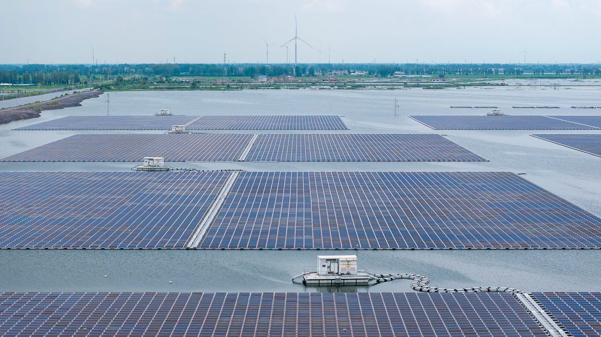 PDChina's tweet photo. A 150-MW floating solar farm in Fengtai County, east China’s Anhui Province, has transformed a mining subsidence area into a green energy hub as the county accelerates its renewable energy transition. The county now has 11 10-kV distributed photovoltaic power stations, with a combined installed capacity of 38.74 MW, further boosting local clean energy development. @AnhuiChina