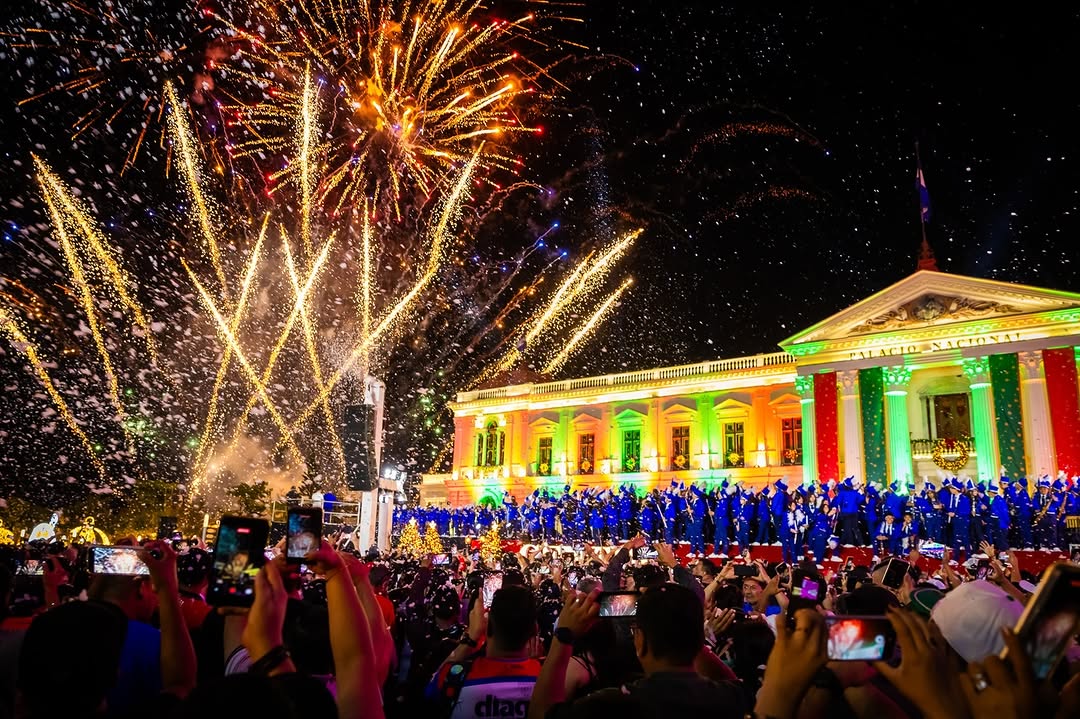 gabydebukela53s's tweet photo. Desfile y Concierto de Año Nuevo con Banda El Salvador. 🤩

Iniciamos el año creyendo en el talento de nuestros jóvenes, en la esperanza que trae un nuevo comienzo y en el derecho de nuestras familias a celebrar en paz y con alegría.

Que este 2026 si... https://t.co/jnw23ZXCXV