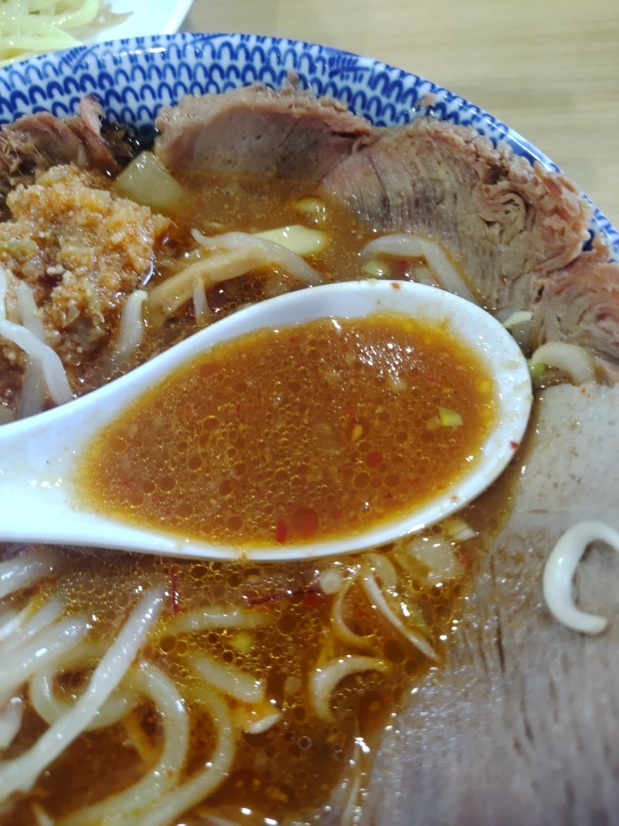 tiidan_kimetsu's tweet photo. お昼
#西屋
鬼ヶ島つけ麺大盛
TP🥩＋ネギ

裏メニュー的な🤔？

⛰️が来たぞ🤣🤣🤣
🥩ネギTPしたらボリュームすげぇw

具沢山だし、味噌の風味やゴマの風味が効いたピリ辛なスープで麺を食う手が止まらなくなる🤩
じんわり汗かきながらゴリゴリ食べ進め完食。
夏にもってこいな１杯でございました🙇‍♂ https://t.co/FKylV172yc
