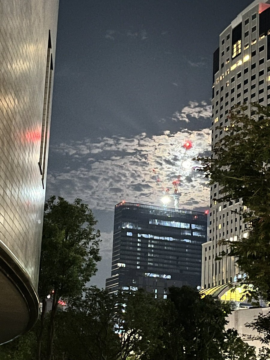 yoinyankochan's tweet photo. バックムーン満月の昨日🌕

広島グリーンアリーナにて
藤井風さんのLIVEに初参加〜🎶

こんなに会場が浄化されてるような感覚の
LIVE会場は初めて💗🫶🏻✨

愛だね❤️😆

私のことずっと
「風をひいてる」とかいってた家族も
一緒に参加してスッカリ
「風をひいた」ようです🤣

#藤井風広島LIVE https://t.co/BbEqircodH