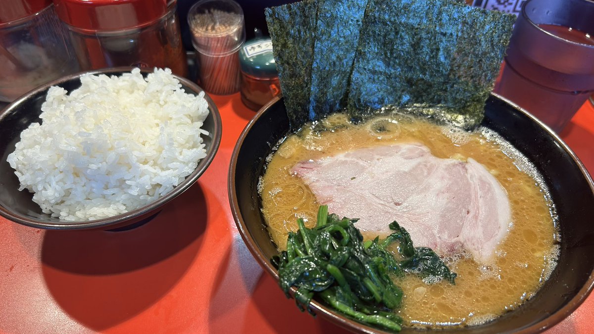 QenRzy's tweet photo. 毎日ラーメン健康生活www
宣言通り、斎藤家へ。スープは某継承の店の様な飲みやすい系。美味かった！ https://t.co/MyS7XjV9DV