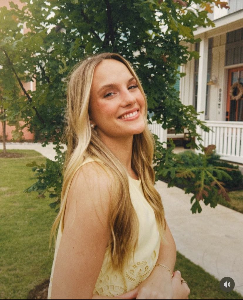 BigTimeGaymer17's tweet photo. Showing off some pics of my Girlfriend.
She is a sexy cheerleader in college. 
#cuck #candid #nsfw #college #cheerleader #blonde #GF #nsfwtwt https://t.co/lQykc6fneW
