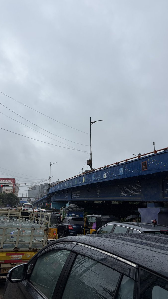 Rajuwrites97's tweet photo. Day 2. Same traffic. Same chaos. Now add rain to the mix. 🌧️
Hyderabad’s traffic management is failing commuters every single day. Hours lost in traffic, fuel wasted, and no visible improvement. We deserve better planning.
Hitech city traffic @GHMCOnline 
#Hyderabad #HyderabadTraffic #Rain