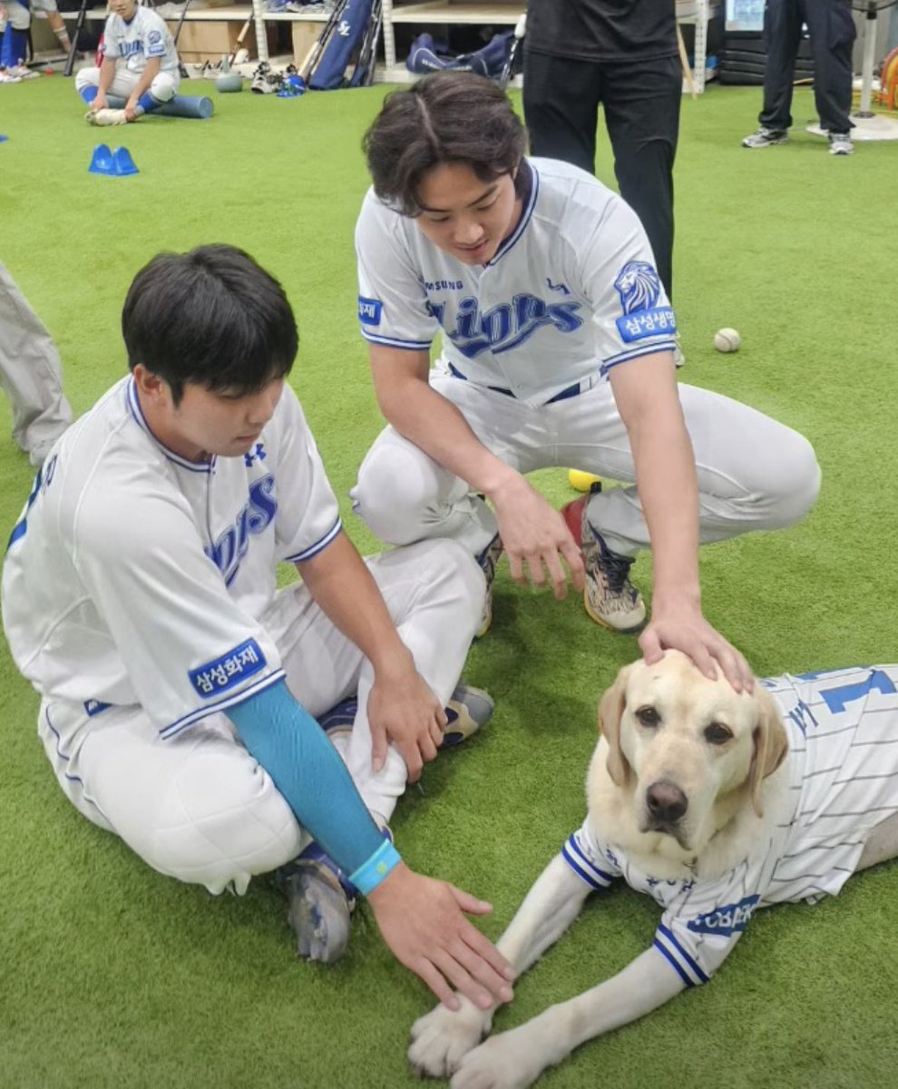 1chilll_'s tweet photo. 이분 사심채우시는데요 https://t.co/lpQS8aKRTB