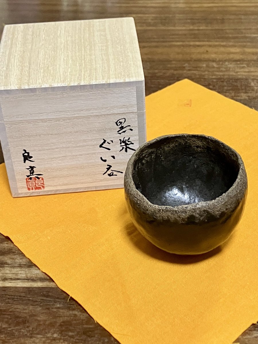 ryoma369's tweet photo. 熊本地震で投稿を控えておりましたが、このたびこの赤と黒のぐい呑みがお客様の元へ旅立ちました🍶
赤は8月に誕生日を迎える方へのプレゼントにされるそうです✨
わたしの酒器で楽しいひと時をお過ごしいただければ嬉しいです☺️
※ぐい呑みも作りますので、ご興味ある方はお問い合わせ下さい。 https://t.co/UFWsgBRrOM