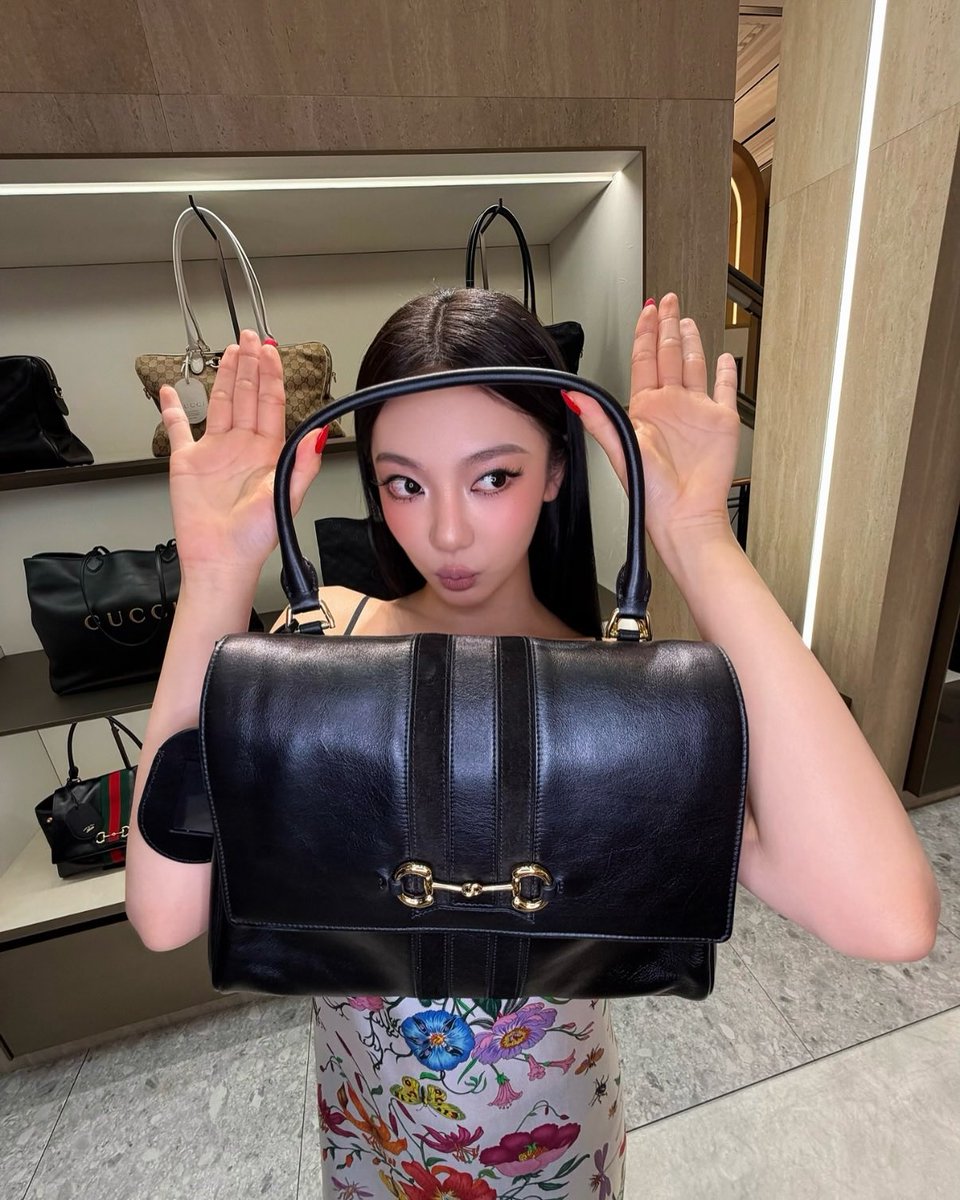 yizhuo1st's tweet photo. dailyfashion_news Instagram Update with #NINGNING 

Gucci Photo Dump: Gen Z Edition 📸 https://t.co/t2B9Y59XD1