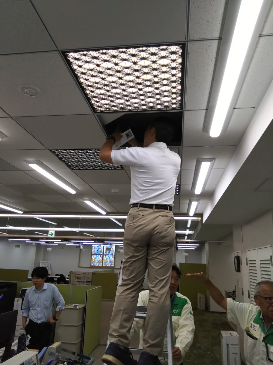 jadcainfo's tweet photo. こんにちは。
本日は、協立エアテック様の大阪支社の新社屋にて微生物汚染対策委員会です。

社屋全体が見せる体感型の施設になっています。

委員会開催前に、社屋の空調設備についてご説明いただいております。 https://t.co/JrOp3Bdq9s