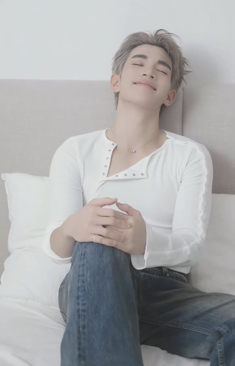 nongsiii's tweet photo. not someone saying he’s wearing a breastfeeding shirt 😭😭 https://t.co/dj0xcDzscH
