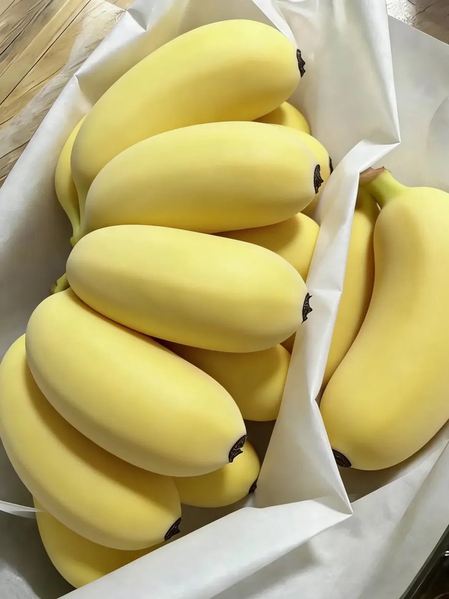 Darcy1v2l's tweet photo. FIRST TIME BANGET LIAT PISANG GLOWING 👀
Kirain jenis pisang Sunpride versi mini. Ternyata beda jenis😭 https://t.co/EG25Kj63t7