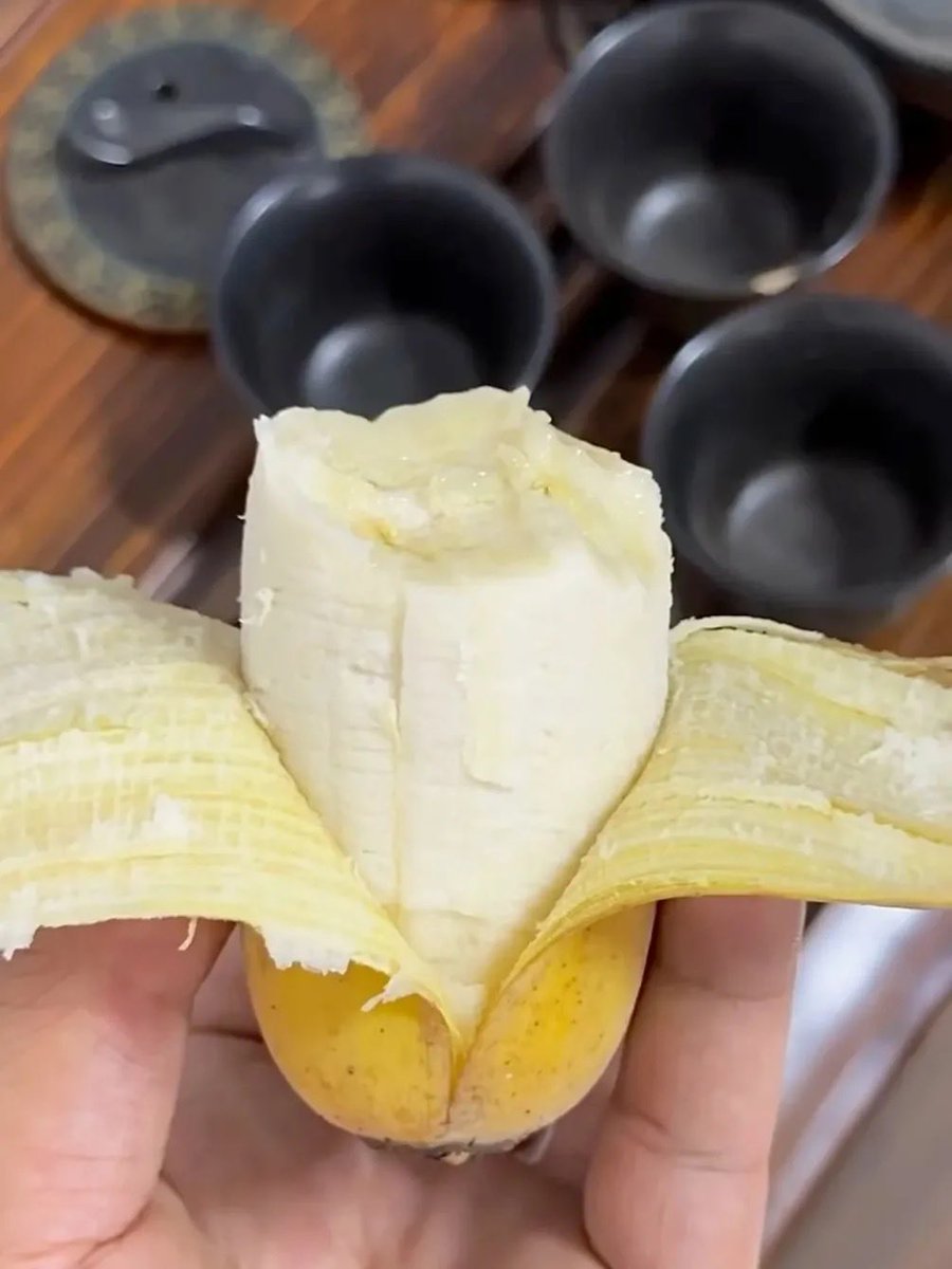 Darcy1v2l's tweet photo. FIRST TIME BANGET LIAT PISANG GLOWING 👀
Kirain jenis pisang Sunpride versi mini. Ternyata beda jenis😭 https://t.co/EG25Kj63t7